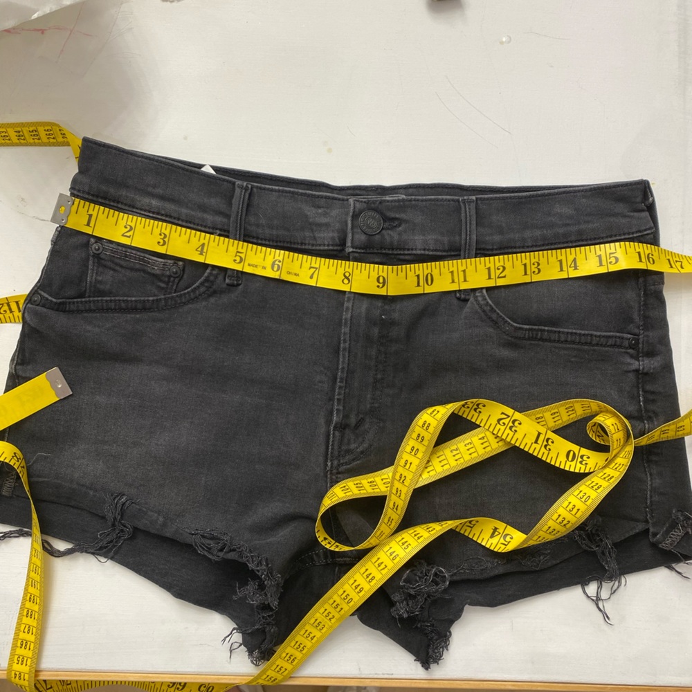 MOTHER BLACK DENIM NATURAL FRAY SHORTS